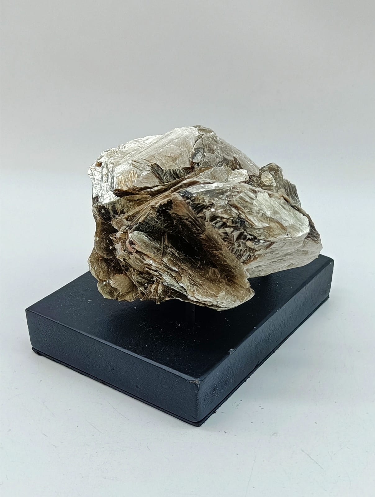 Mica High Quality 735g 133mm x 97mm Crystal Wellness