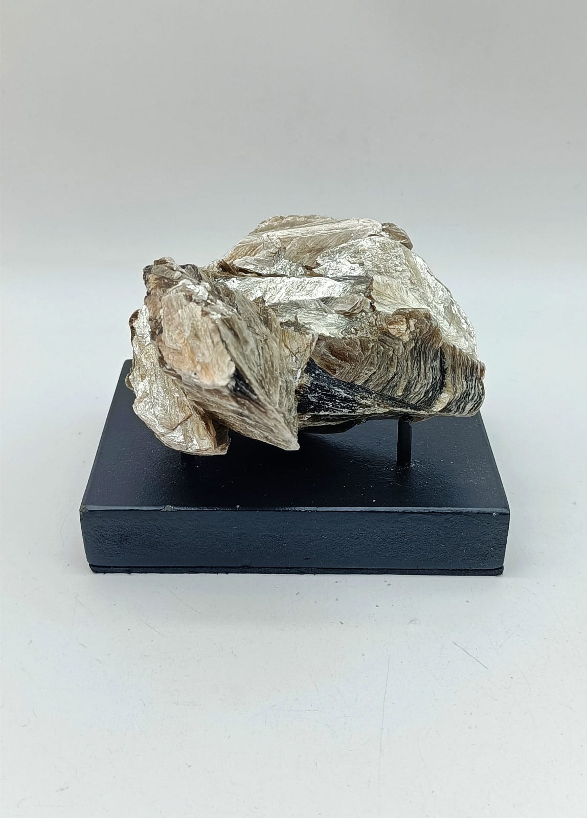 Mica High Quality 735g 133mm x 97mm Crystal Wellness