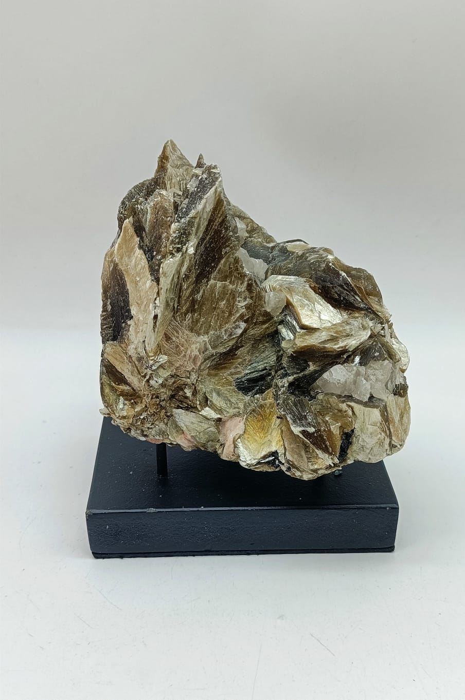 Mica High Quality 735g 133mm x 97mm Crystal Wellness