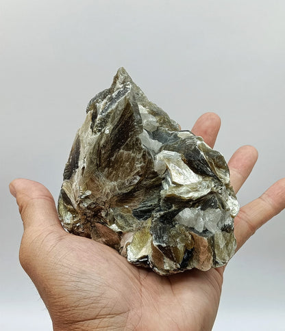 Mica High Quality 735g 133mm x 97mm Crystal Wellness