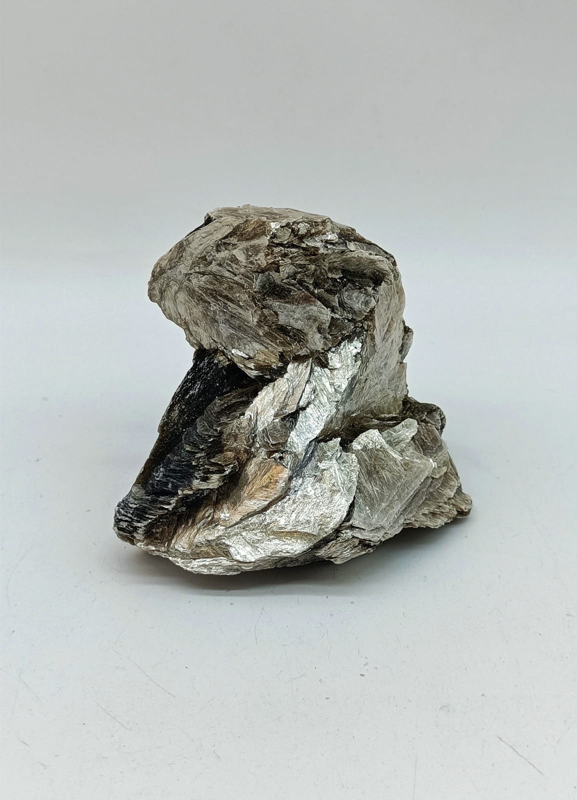 Mica High Quality 735g 133mm x 97mm Crystal Wellness